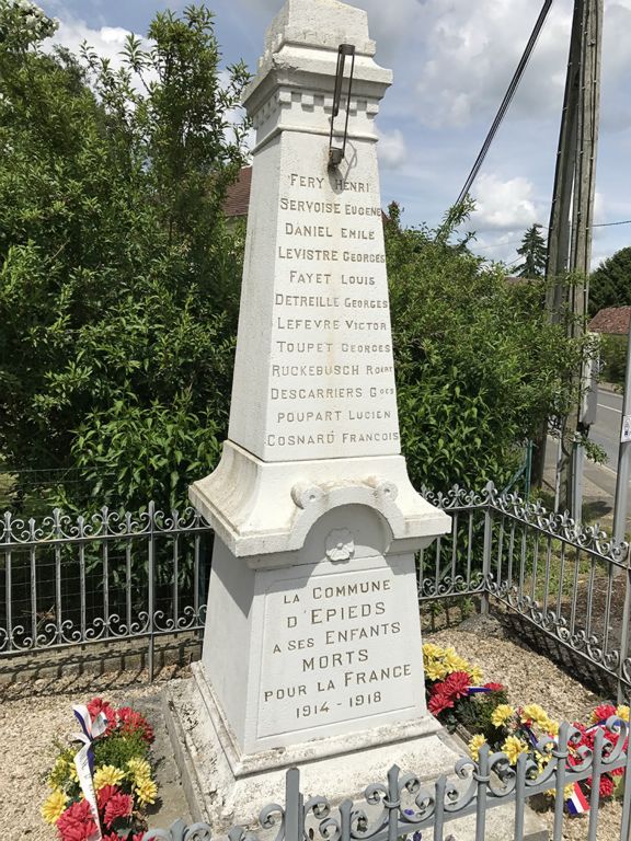 Memorial in Èpieds to French soldiers of WWI